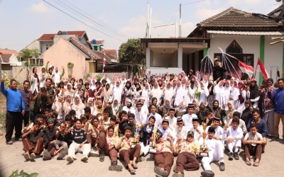 Semarak Karnaval Agustusan, MA Miftahunnajah Sleman Bergabung Bersama Warga Wonorejo Raih Juara