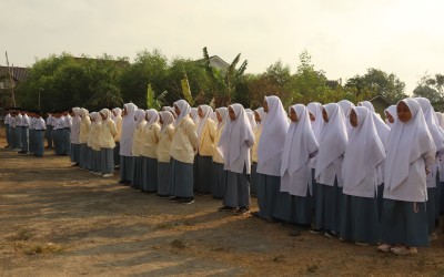 Dari Lapangan Upacara Menuju Panggung Prestasi: MA Miftahunnajah Sleman Kukuhkan MPK dan Panen Juara