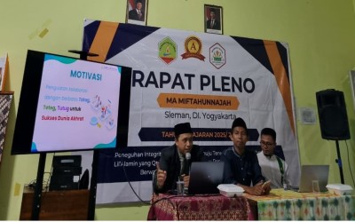 Kepala Madrasah Tekankan Peran Pendidik sebagai “Arsitek Peradaban Islam” dalam Evaluasi Tahfidz MA Miftahunnajah Sleman